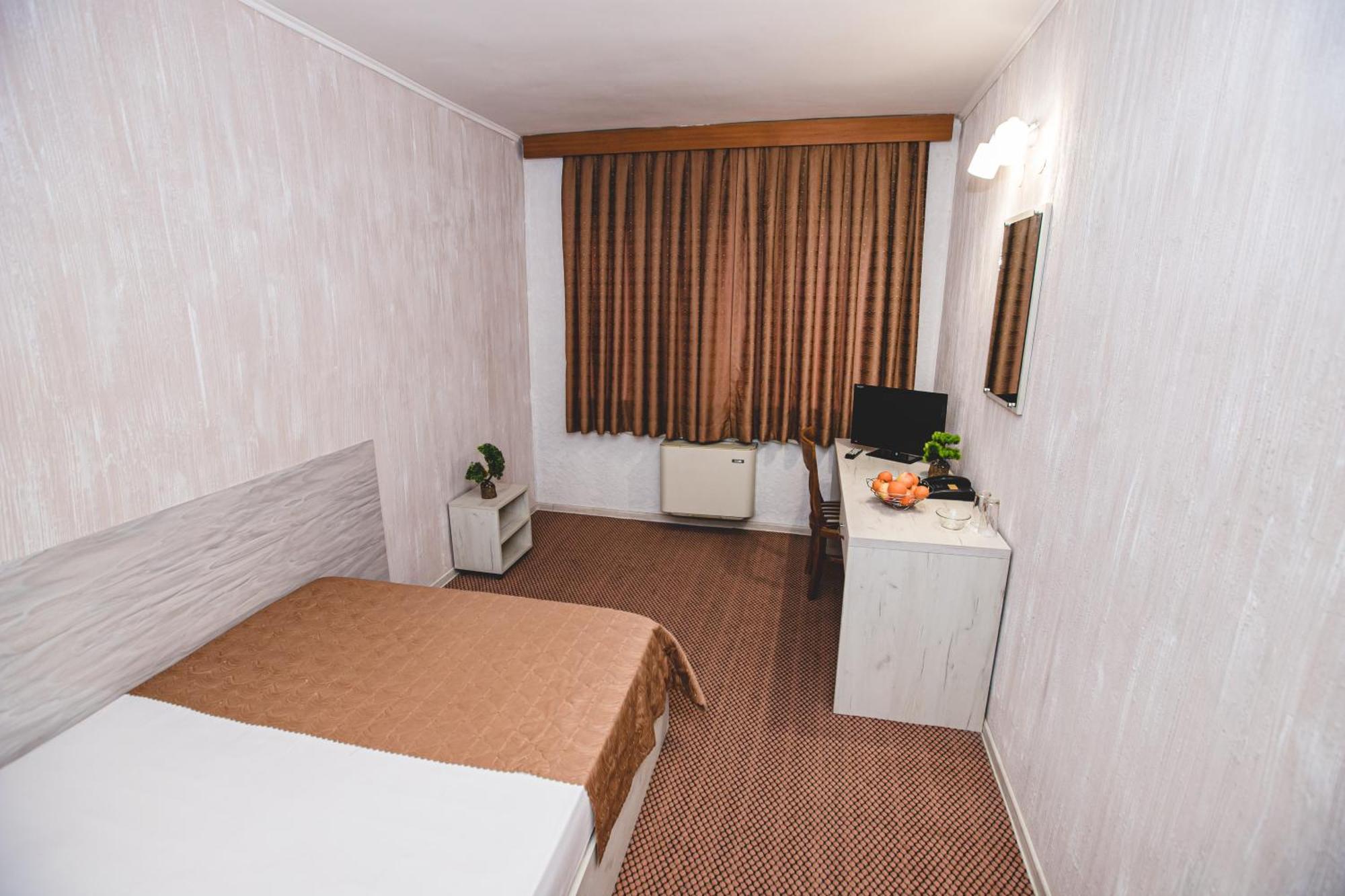 Rodopi Hotel Хасково Экстерьер фото