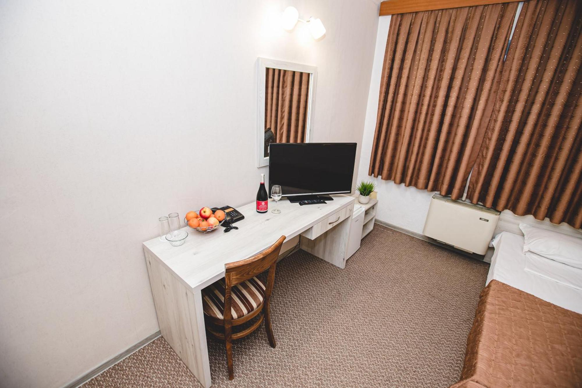Rodopi Hotel Хасково Экстерьер фото