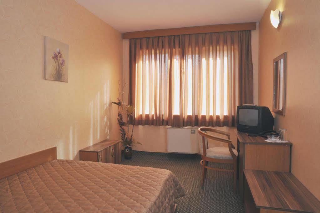 Rodopi Hotel Хасково Экстерьер фото